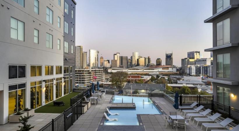 Midnight Manor Penthouse Suite The Gulch แนชวิลล์ ภายนอก รูปภาพ
