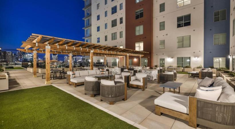 Midnight Manor Penthouse Suite The Gulch แนชวิลล์ ภายนอก รูปภาพ