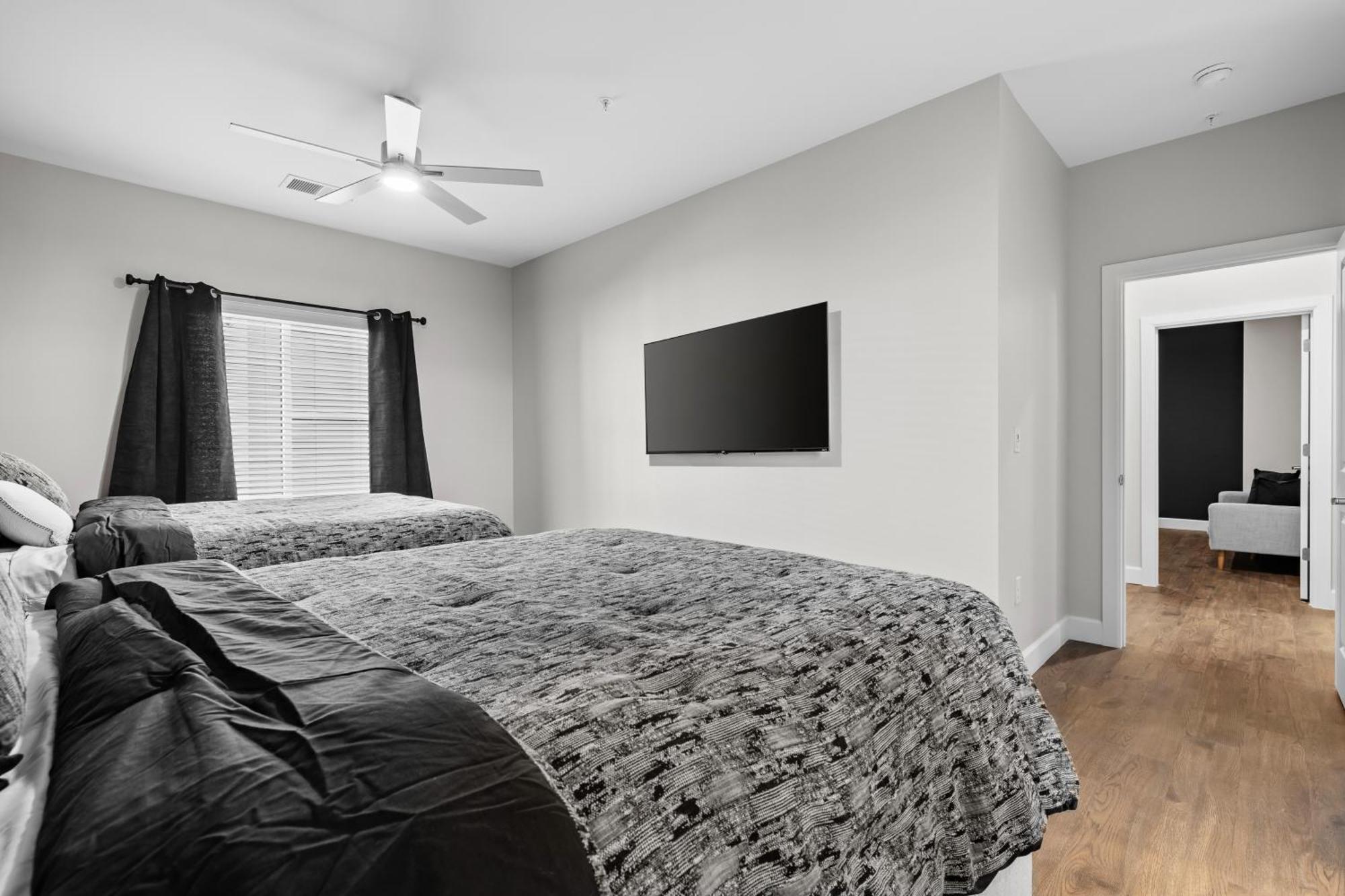 Midnight Manor Penthouse Suite The Gulch แนชวิลล์ ภายนอก รูปภาพ