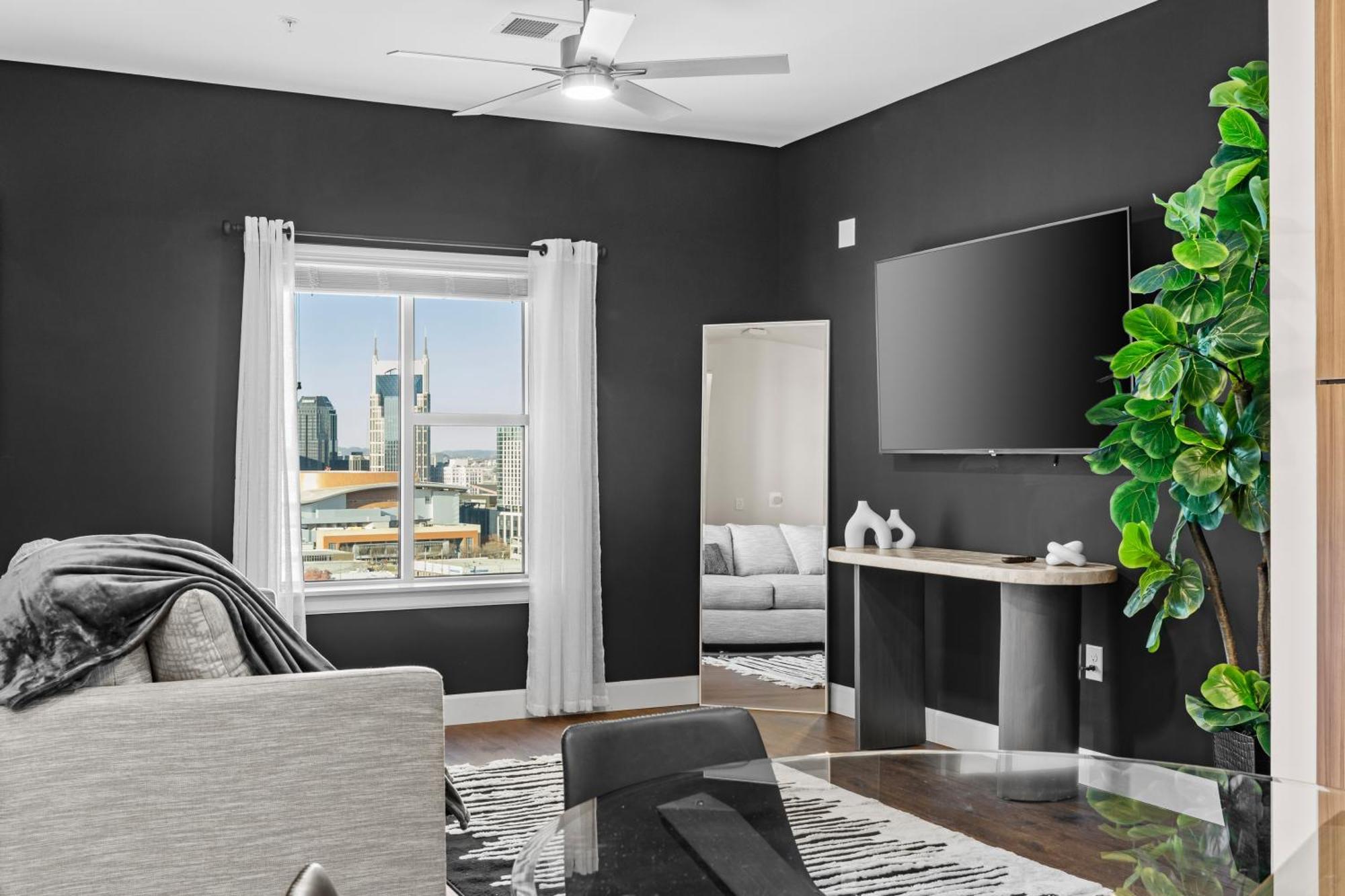 Midnight Manor Penthouse Suite The Gulch แนชวิลล์ ภายนอก รูปภาพ